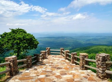Overlook in Mount Magazine State Park, Arkansas (AR) on a sunny day