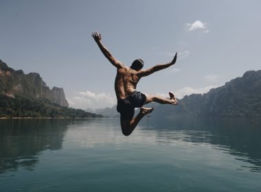 Man jumping into upstate NY lake